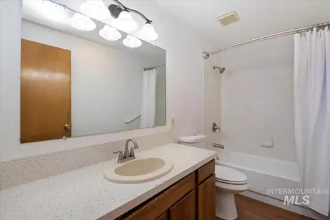 Bath - 14961 Eagle Dr, Caldwell, ID 83607 photo 1 of 3