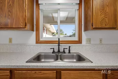 Kitchen - 14961 Eagle Dr, Caldwell, ID 83607 photo 3 of 4