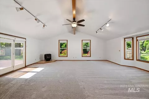 Living - 14961 Eagle Dr, Caldwell, ID 83607 photo 3 of 6