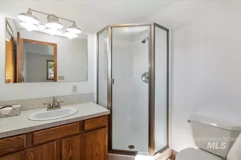 Bath - 14961 Eagle Dr, Caldwell, ID 83607 photo 3 of 3