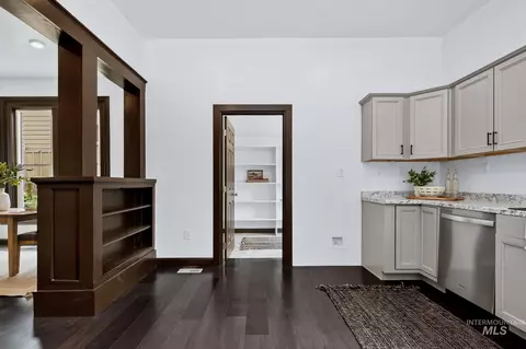 Entry Way - 1122 1st Ave S, Payette, ID 83661 photo 6 of 11