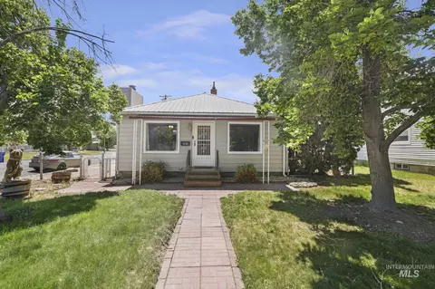 1692 Kimes St, Twin Falls, ID 83301