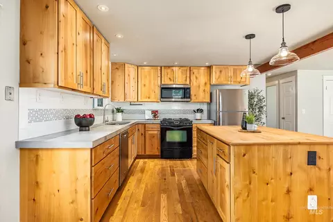 Kitchen - 371 S Harlan Pl, Eagle, ID 83616 photo 4 of 7