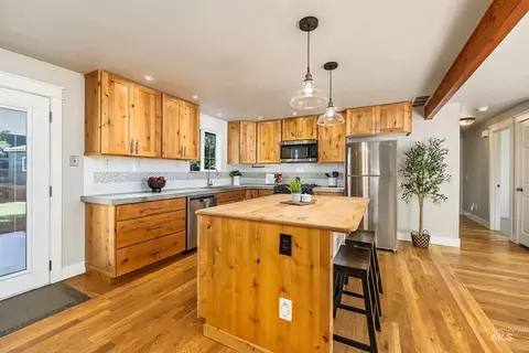 Kitchen - 371 S Harlan Pl, Eagle, ID 83616 photo 5 of 7