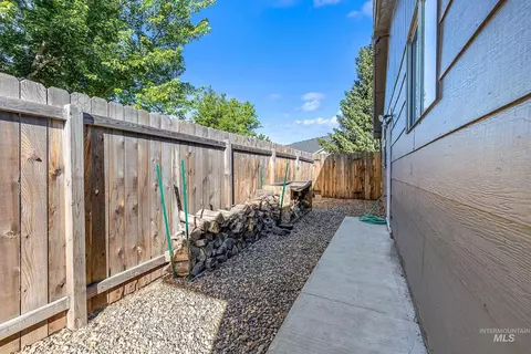 Exterior - 371 S Harlan Pl, Eagle, ID 83616 photo 10 of 10