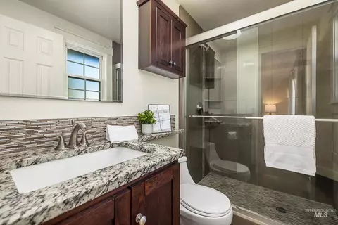 Bath - 371 S Harlan Pl, Eagle, ID 83616 photo 1 of 3