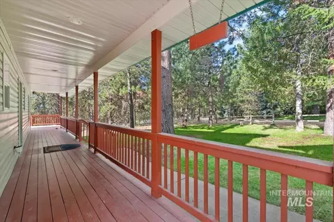 Exterior - 1496 Pine Rdg, Cascade, ID 83611 photo 9 of 13