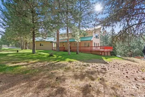 Exterior - 1496 Pine Rdg, Cascade, ID 83611 photo 4 of 13