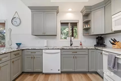 Kitchen - 1496 Pine Rdg, Cascade, ID 83611 photo 1 of 5