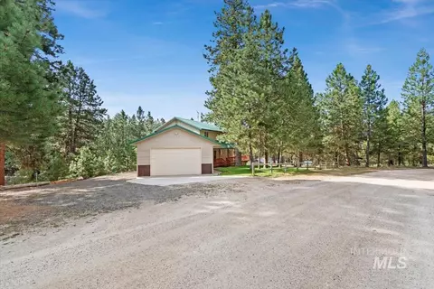 Exterior - 1496 Pine Rdg, Cascade, ID 83611 photo 8 of 13