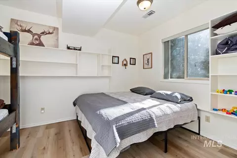 Bedroom - 1496 Pine Rdg, Cascade, ID 83611 photo 6 of 7