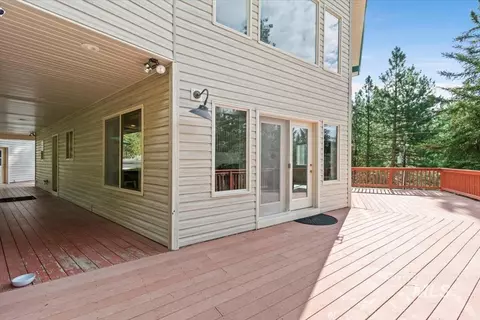 Exterior - 1496 Pine Rdg, Cascade, ID 83611 photo 3 of 13
