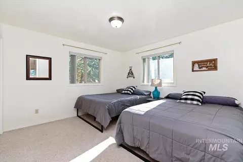 Bedroom - 1496 Pine Rdg, Cascade, ID 83611 photo 3 of 7