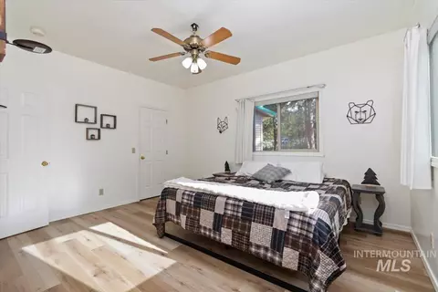 Bedroom - 1496 Pine Rdg, Cascade, ID 83611 photo 2 of 7