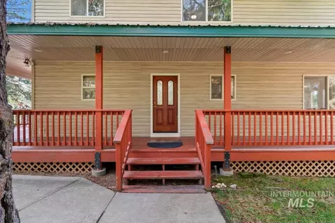 Exterior - 1496 Pine Rdg, Cascade, ID 83611 photo 11 of 13