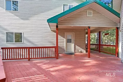 Exterior - 1496 Pine Rdg, Cascade, ID 83611 photo 10 of 13