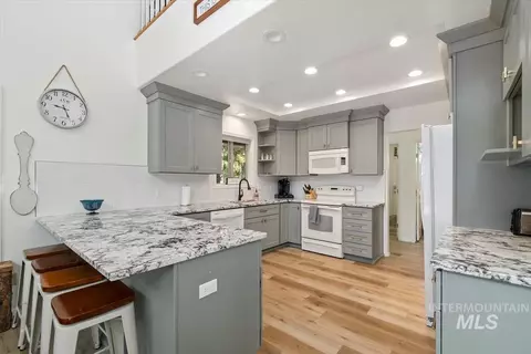 Kitchen - 1496 Pine Rdg, Cascade, ID 83611 photo 3 of 5