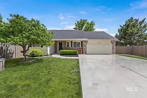 389 W Bosanka Dr, Eagle, ID 83616