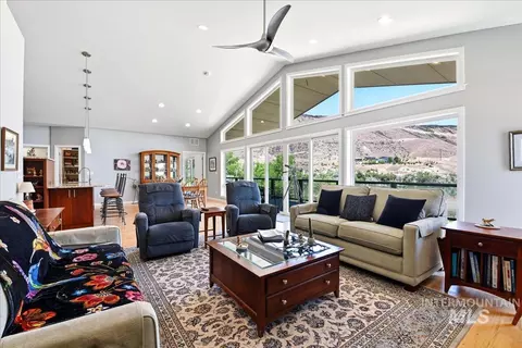 Living - 10250 Airpark Loop, Melba, ID 83641 photo 3 of 3