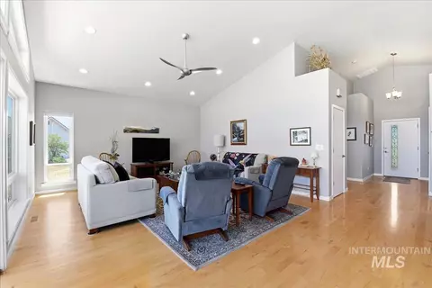 Living - 10250 Airpark Loop, Melba, ID 83641 photo 2 of 3