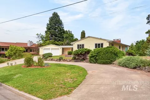 612 Ridge Rd, Moscow, ID 83843