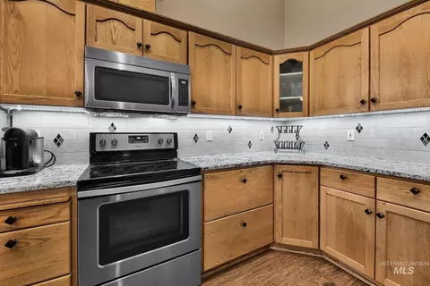 Kitchen - 23193 Forest Hills Loop, Caldwell, ID 83607 photo 3 of 4