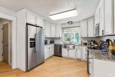 Kitchen - 1925 Glenway, Fruitland, ID 83619 photo 1 of 3