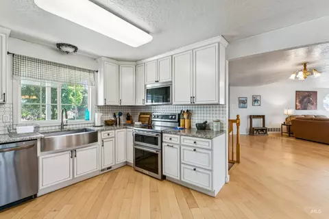 Kitchen - 1925 Glenway, Fruitland, ID 83619 photo 3 of 3