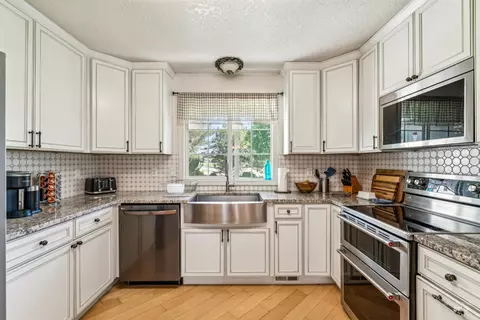 Kitchen - 1925 Glenway, Fruitland, ID 83619 photo 2 of 3