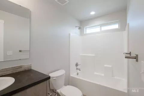 Bath - 7300 W Trumbull Ct, Eagle, ID 83616 photo 1 of 4