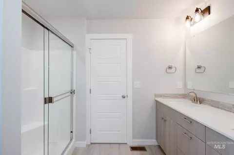 Bath - 7300 W Trumbull Ct, Eagle, ID 83616 photo 2 of 4