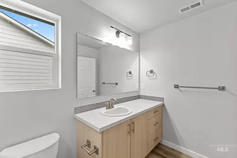 Bath - 7459 W Trumbull Ct, Eagle, ID 83616 photo 1 of 5