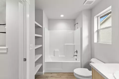 Bath - 7459 W Trumbull Ct, Eagle, ID 83616 photo 2 of 5