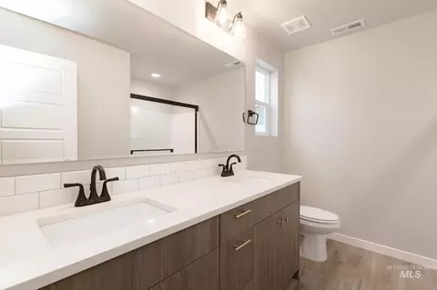 Bath - 7446 W Trumbull Ct, Eagle, ID 83616 photo 2 of 2