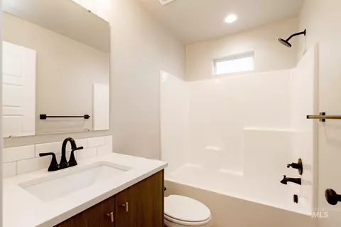 Bath - 7446 W Trumbull Ct, Eagle, ID 83616 photo 1 of 2