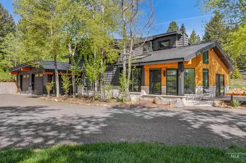 64 Ilka Ln, Mccall, ID 83638