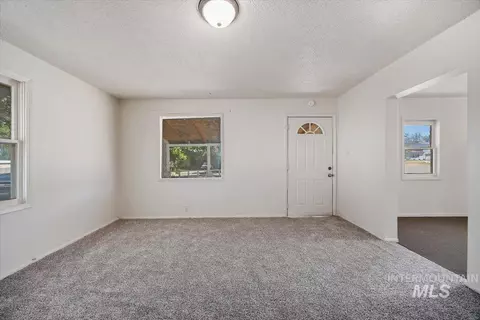 Living - 417 E Ave G, Jerome, ID 83338 photo 5 of 5