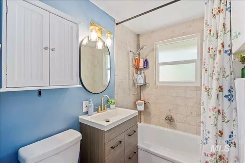 Bath - 1726 Borah Ave, Twin Falls, ID 83301 photo 1 of 1