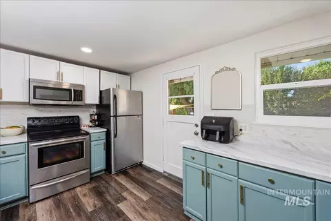 Kitchen - 1726 Borah Ave, Twin Falls, ID 83301 photo 2 of 5