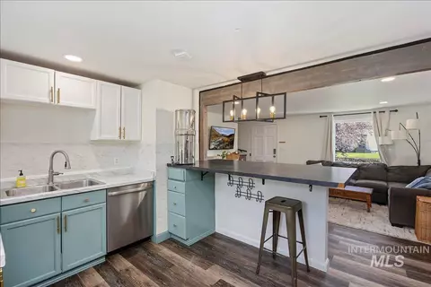 Kitchen - 1726 Borah Ave, Twin Falls, ID 83301 photo 4 of 5