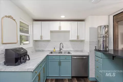 Kitchen - 1726 Borah Ave, Twin Falls, ID 83301 photo 3 of 5