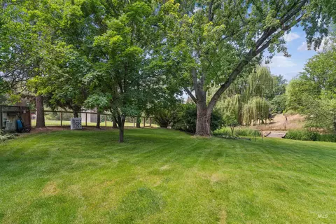 Exterior - 359 N Rene Pl, Eagle, ID 83616 photo 7 of 13