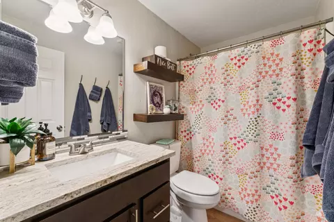 Bath - 359 N Rene Pl, Eagle, ID 83616 photo 4 of 4