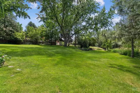 Exterior - 359 N Rene Pl, Eagle, ID 83616 photo 10 of 13