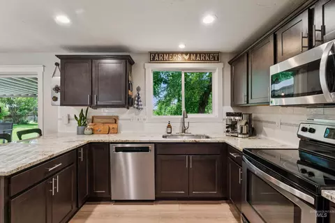 Kitchen - 359 N Rene Pl, Eagle, ID 83616 photo 2 of 4
