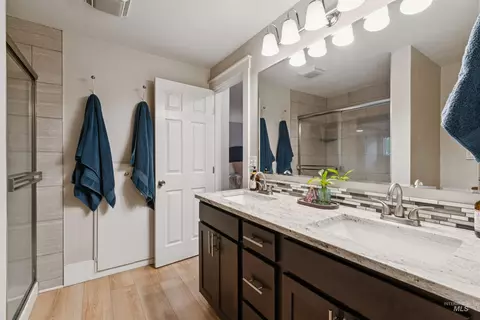 Bath - 359 N Rene Pl, Eagle, ID 83616 photo 3 of 4
