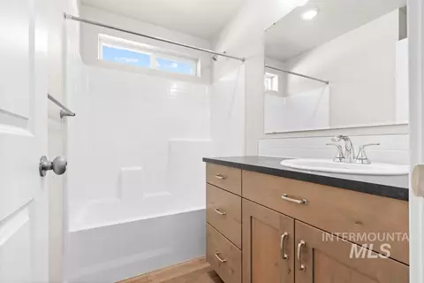 Bath - 1370 Dawn St, Weiser, ID 83672 photo 4 of 4