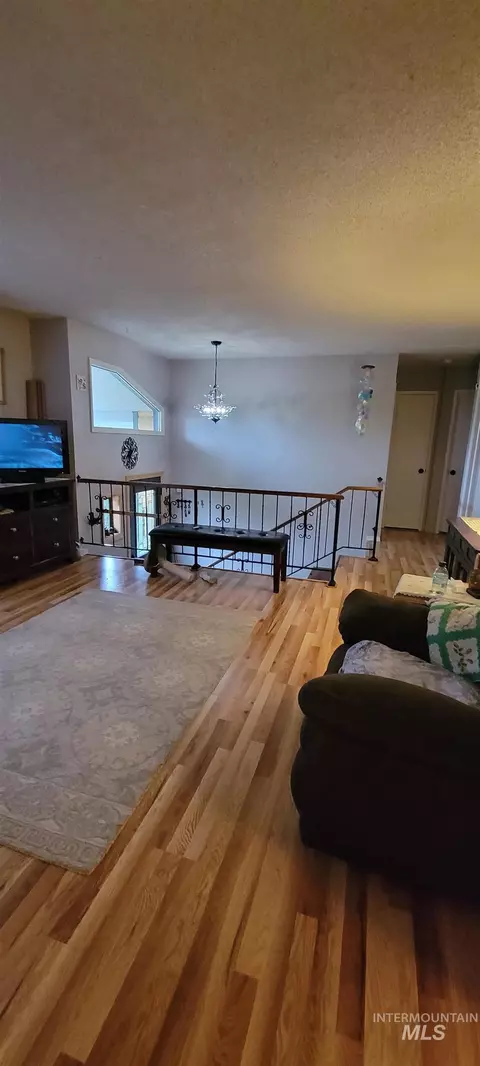 Living - 818 Baker Rd, Kamiah, ID 83536 photo 1 of 1
