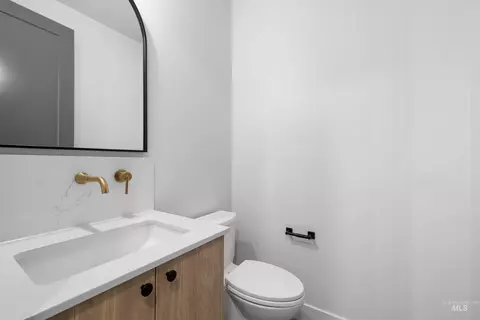 Bath - 15300 Rhodes Ct, Caldwell, ID 83607 photo 6 of 6