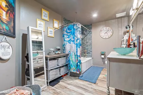 Bath - 1250 E 963 N, Richfield, ID 83349 photo 1 of 2